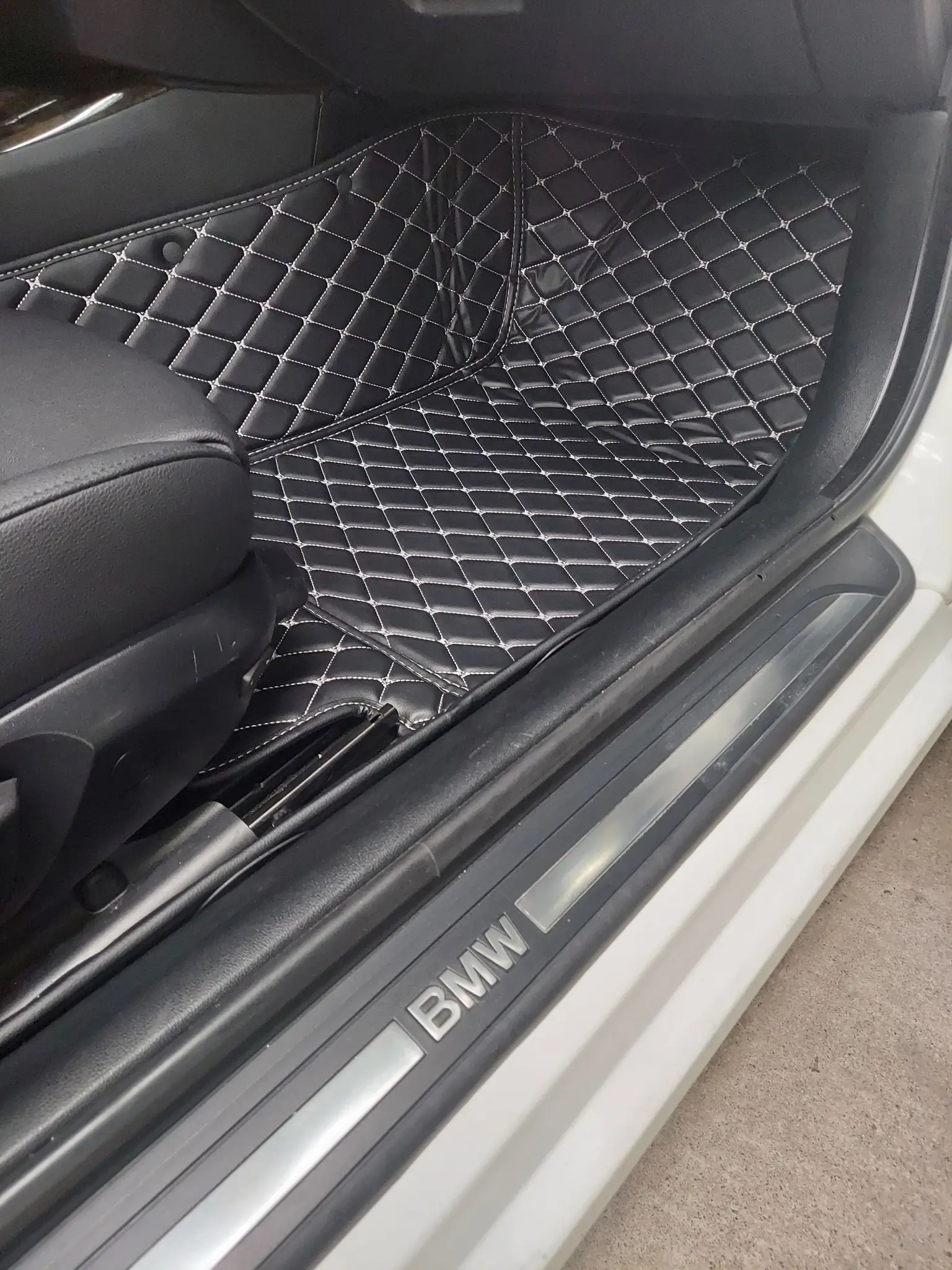 BMW 3 Series 2009 floor mats passenger side